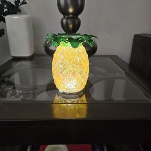 B&BW Pineapple light up candle holder